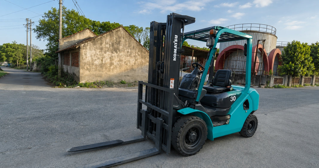 Komatsu FD20-30 diesel forklift in teal — replacement parts guide