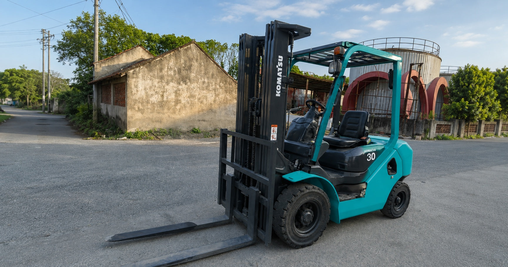 Komatsu FD20-30 diesel forklift in teal — replacement parts guide