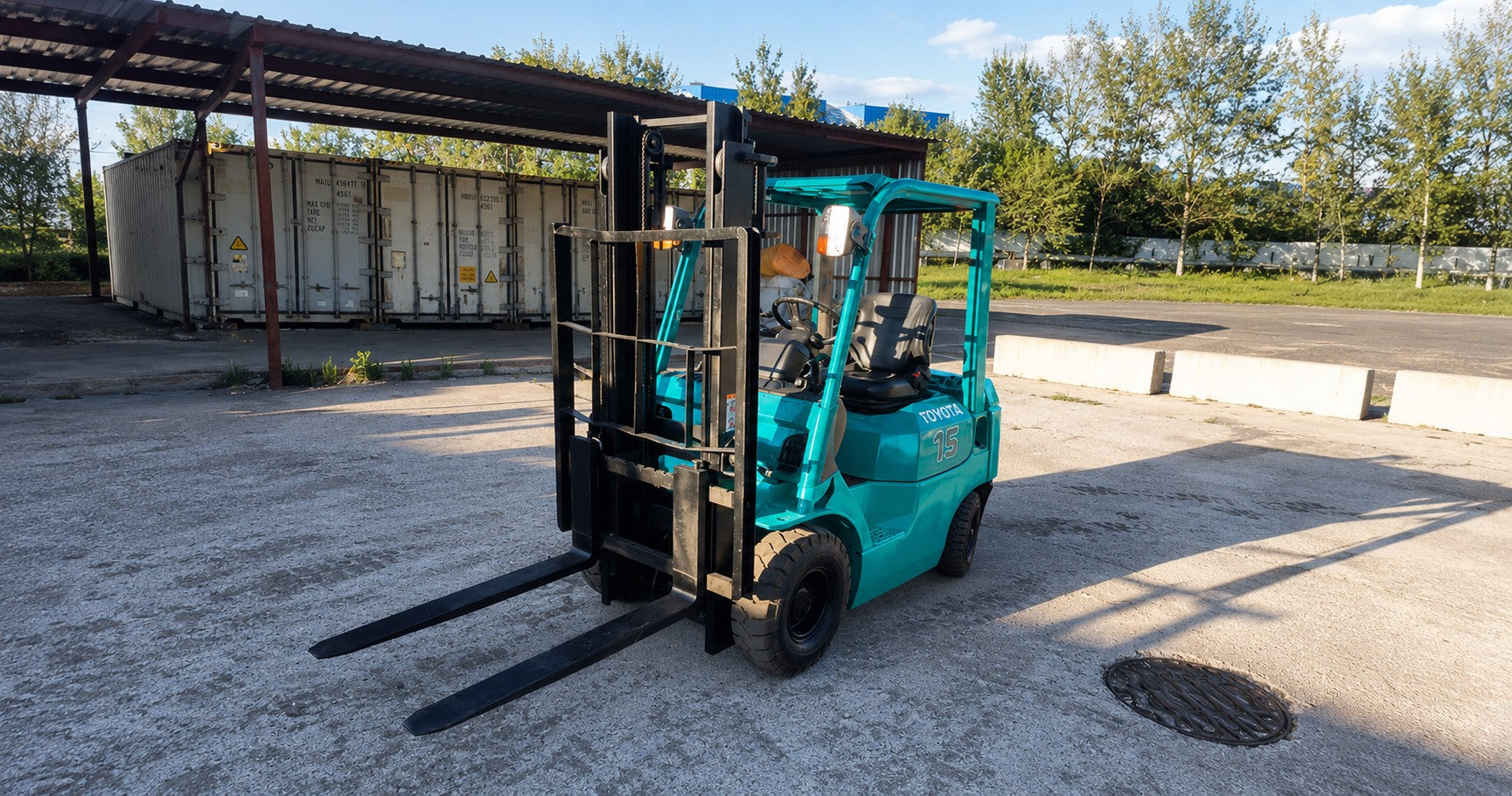 Toyota 7-Series (7FGU/7FDU) forklift in teal — replacement parts guide